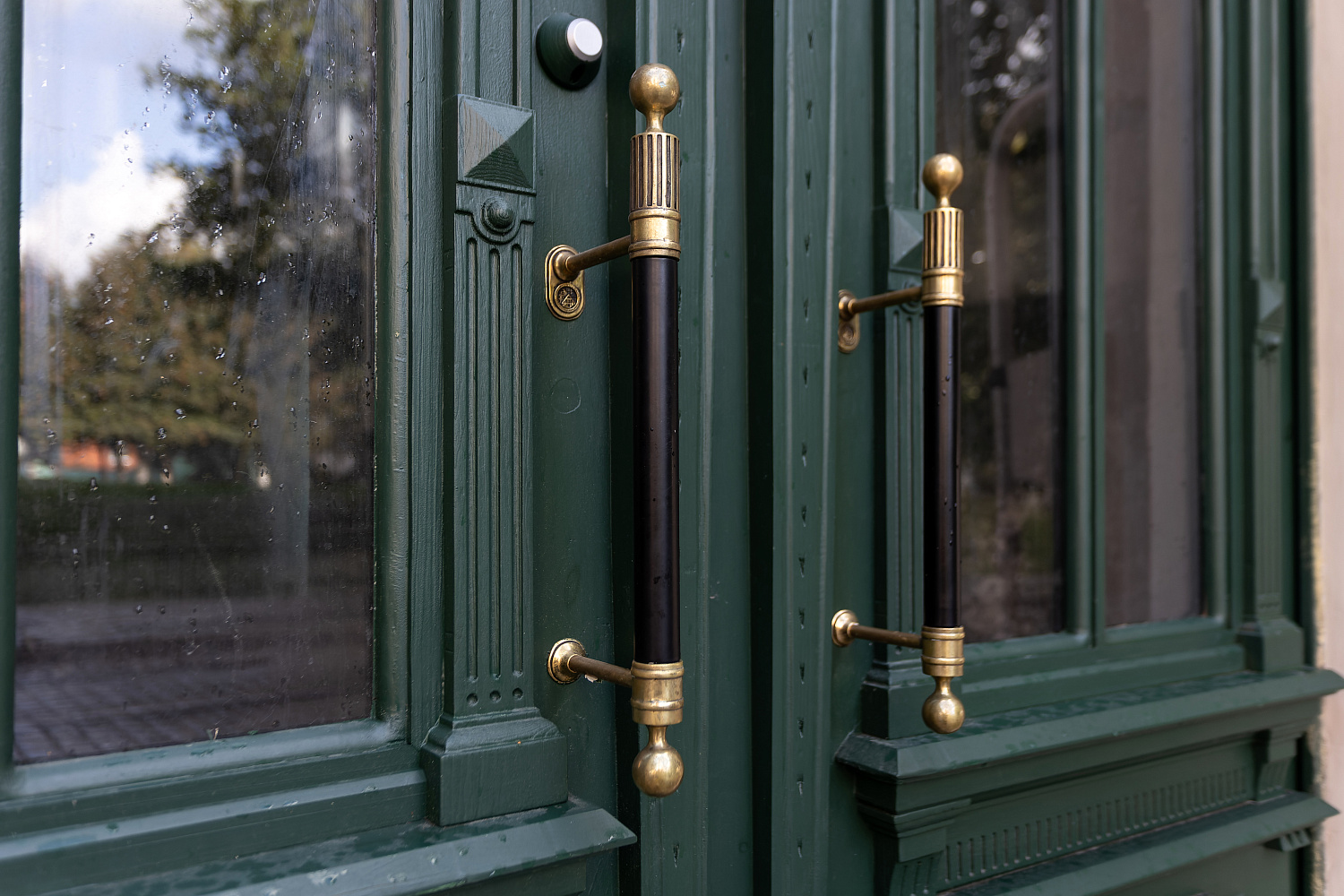 Латунные дверные ручки 